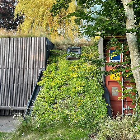 Tiny-House Van Zeecontainers Bij Het Bos Oranjewoud Luaran gambar