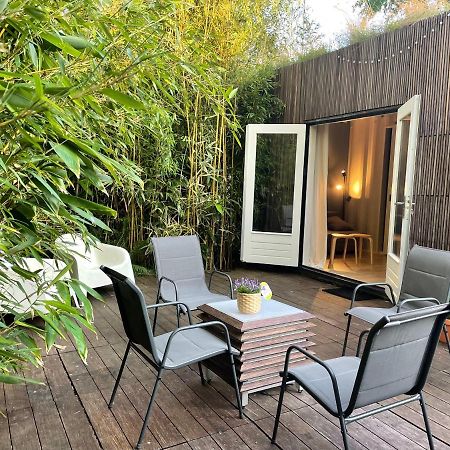Tiny-House Van Zeecontainers Bij Het Bos Oranjewoud Luaran gambar