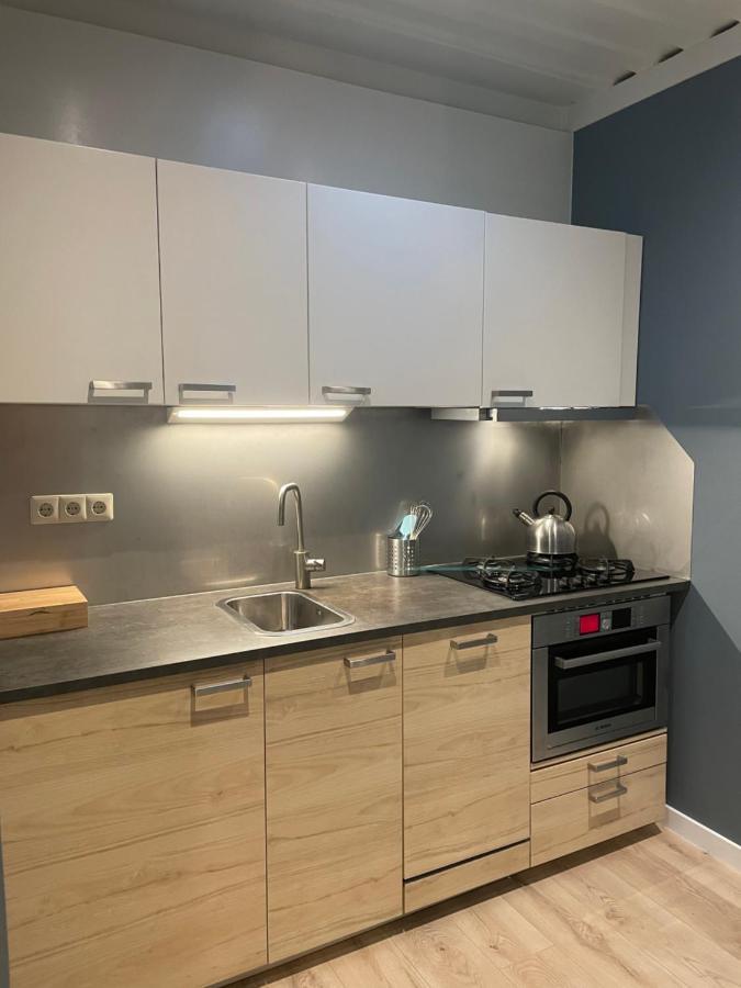 Tiny-House Van Zeecontainers Bij Het Bos Oranjewoud Luaran gambar